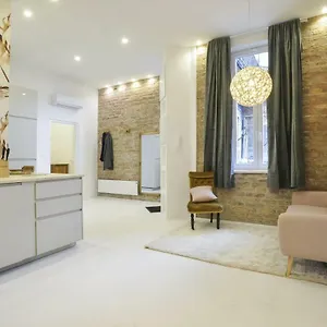  Apartment Golden Leaf