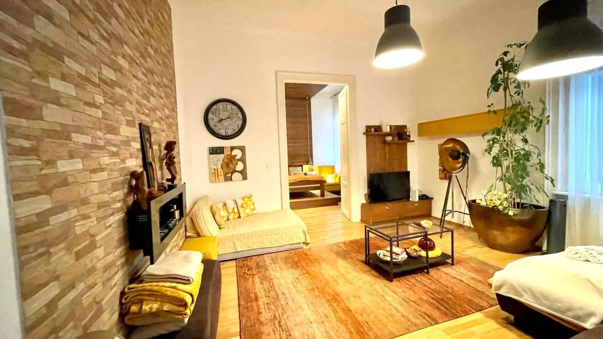 Amber Pearl Apartment 2 Rooms And 2 Bathrooms At Kalvin Square Budapest