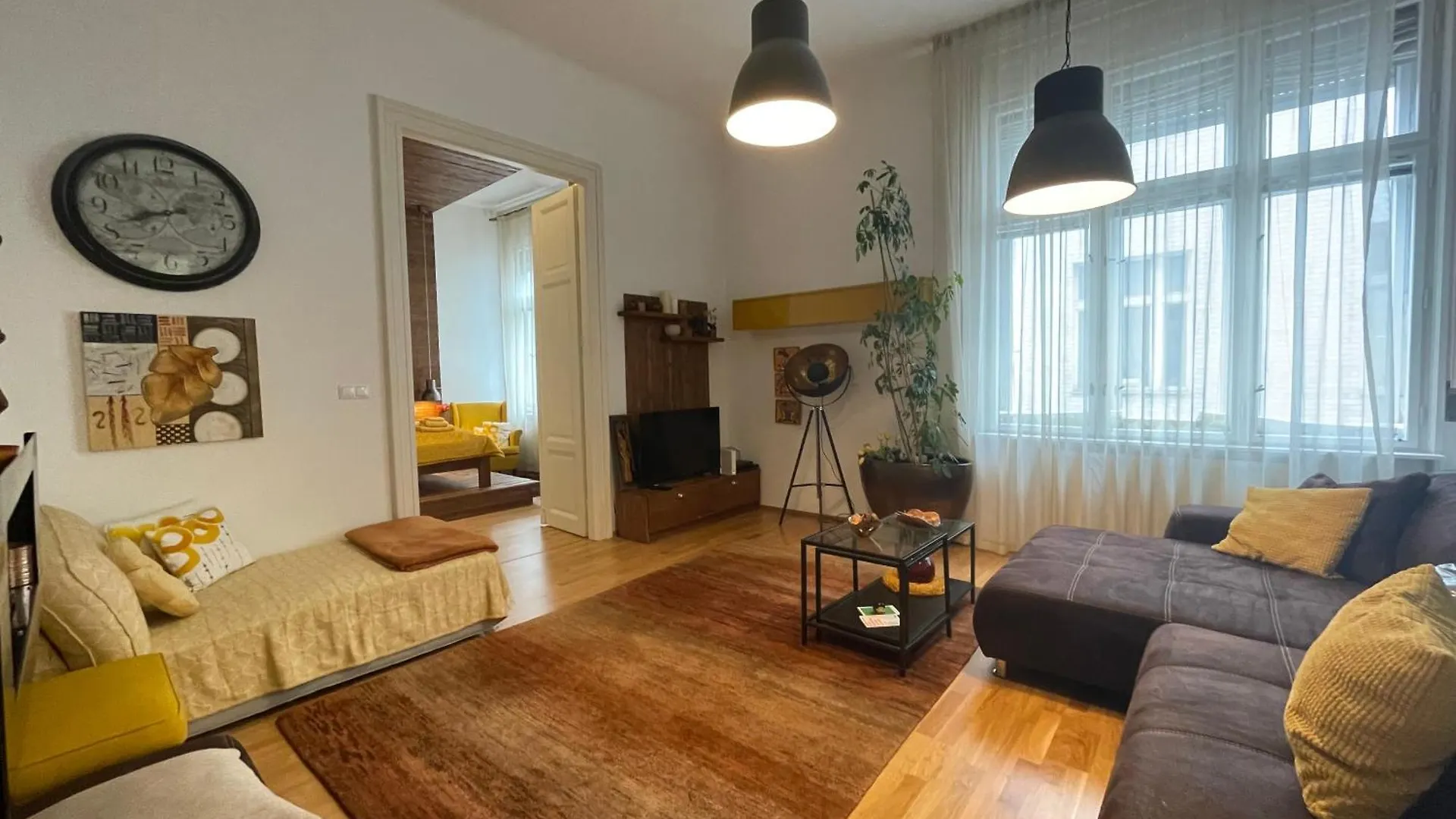 Amber Pearl Apartment 2 Rooms And 2 Bathrooms At Kalvin Square Budapest Hungary