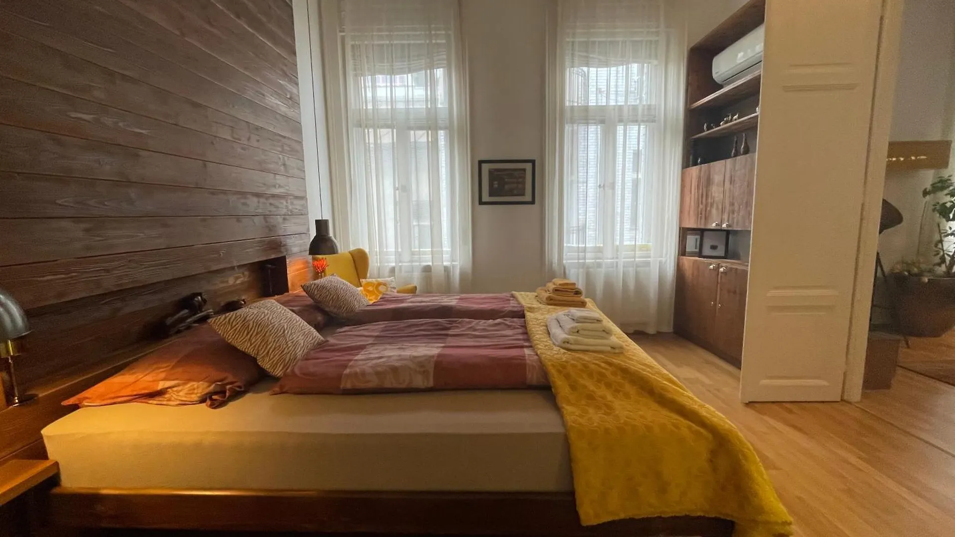 Amber Pearl Apartment 2 Rooms And 2 Bathrooms At Kalvin Square Budapest