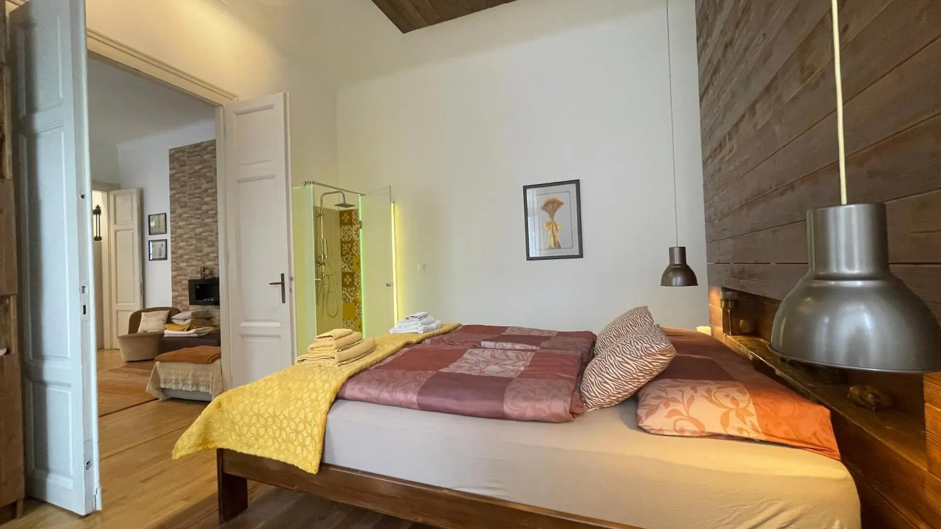 Amber Pearl Apartment 2 Rooms And 2 Bathrooms At Kalvin Square Budapest 0*,
